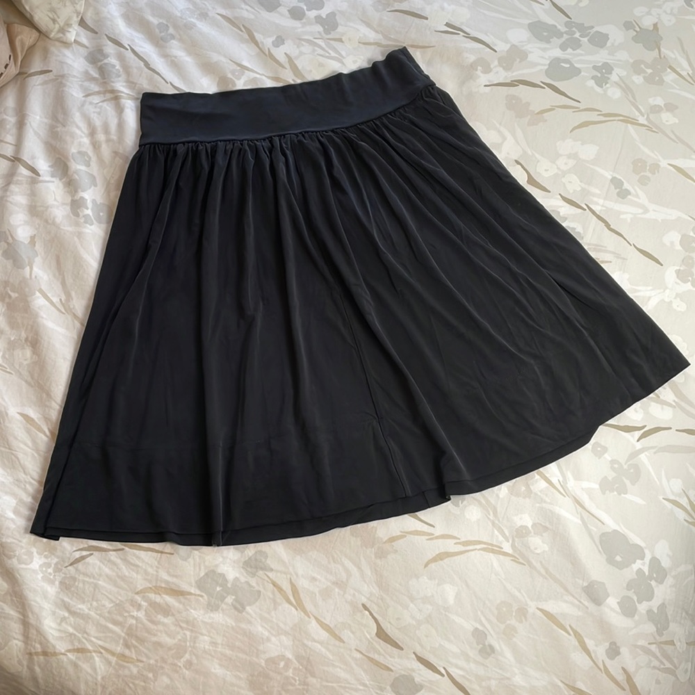 Lou & Grey black Cupro/Spandex blend skirt. Size Large